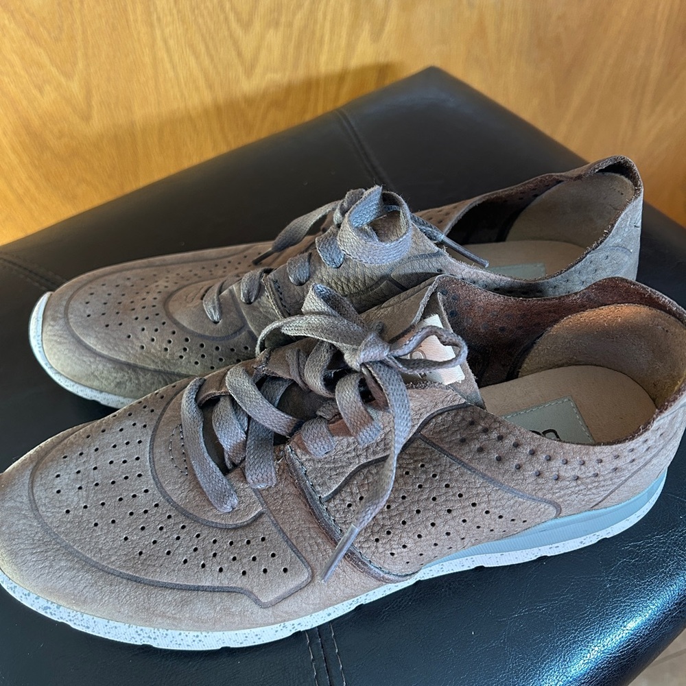 Women’s Tan Suede UGG Tredlite Casual Shoes